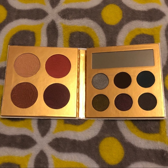 Make Up - Picture 2 of 2